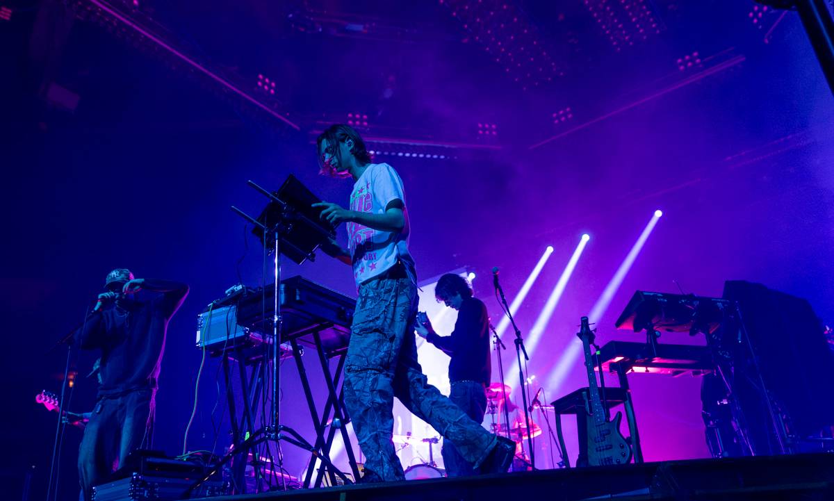 Hudební psychedelie ovládla Prahu, Tame Impala v čele s Kevinem Parkerem vystoupila v O2 areně