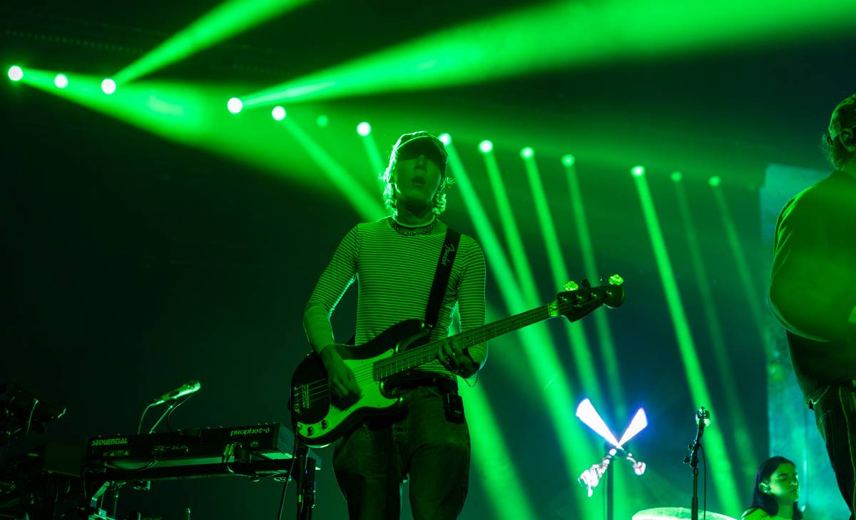 Hudební psychedelie ovládla Prahu, Tame Impala v čele s Kevinem Parkerem vystoupila v O2 areně