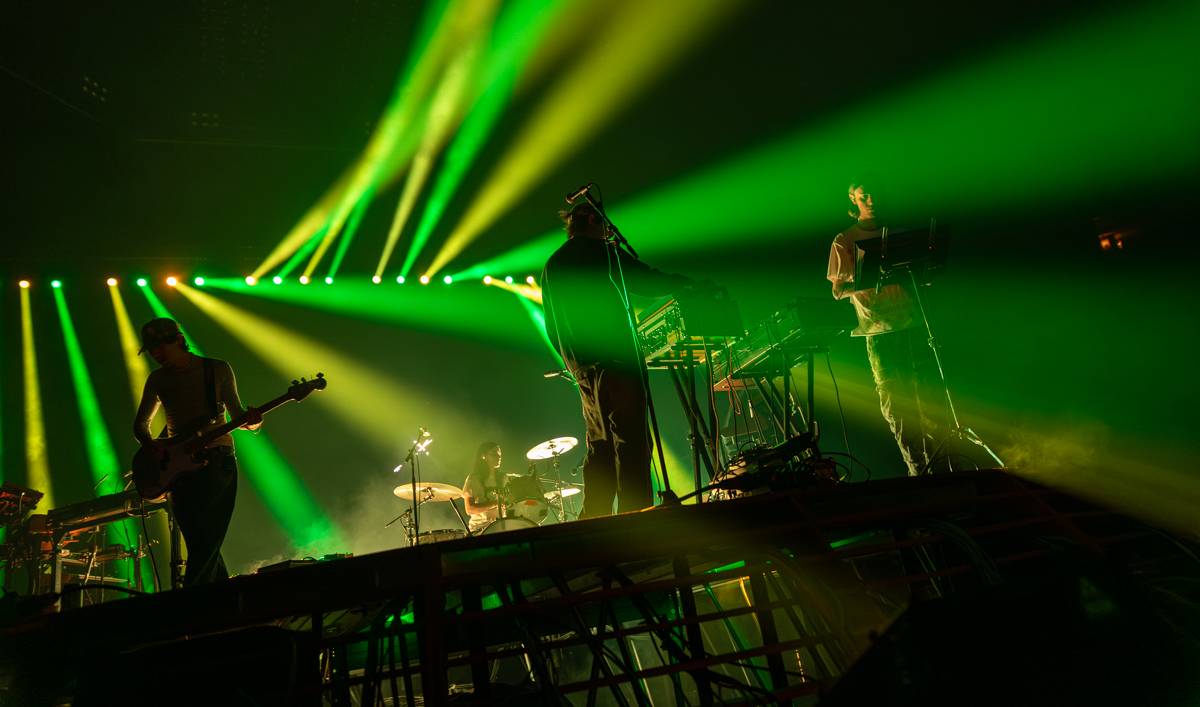 Hudební psychedelie ovládla Prahu, Tame Impala v čele s Kevinem Parkerem vystoupila v O2 areně