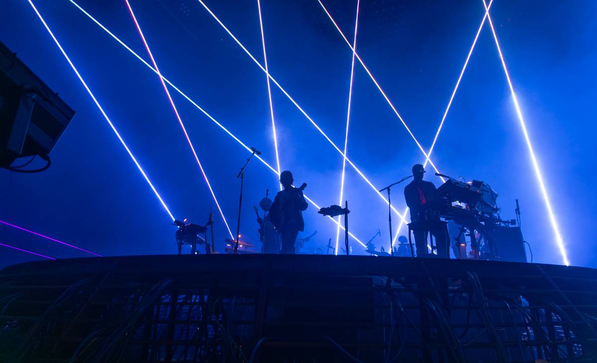 Hudební psychedelie ovládla Prahu, Tame Impala v čele s Kevinem Parkerem vystoupila v O2 areně