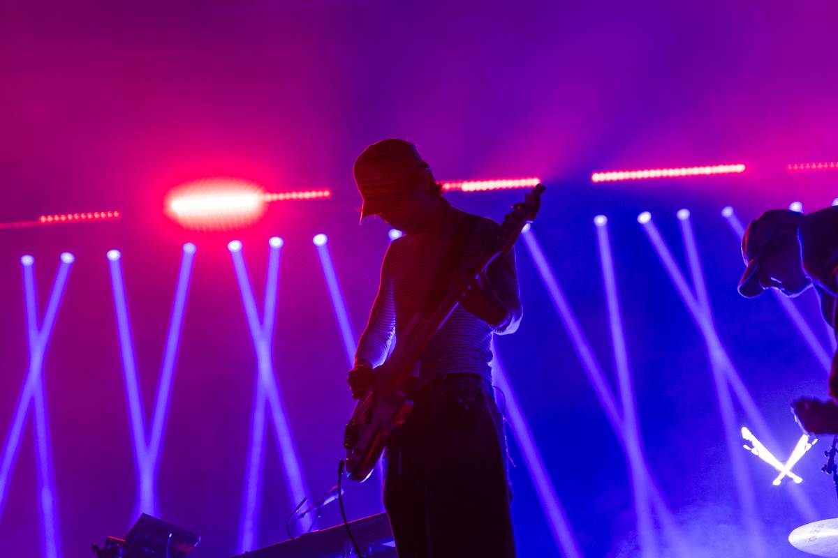 Hudební psychedelie ovládla Prahu, Tame Impala v čele s Kevinem Parkerem vystoupila v O2 areně