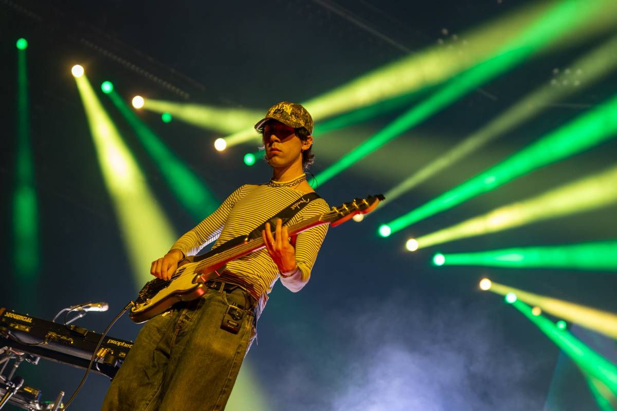 Hudební psychedelie ovládla Prahu, Tame Impala v čele s Kevinem Parkerem vystoupila v O2 areně