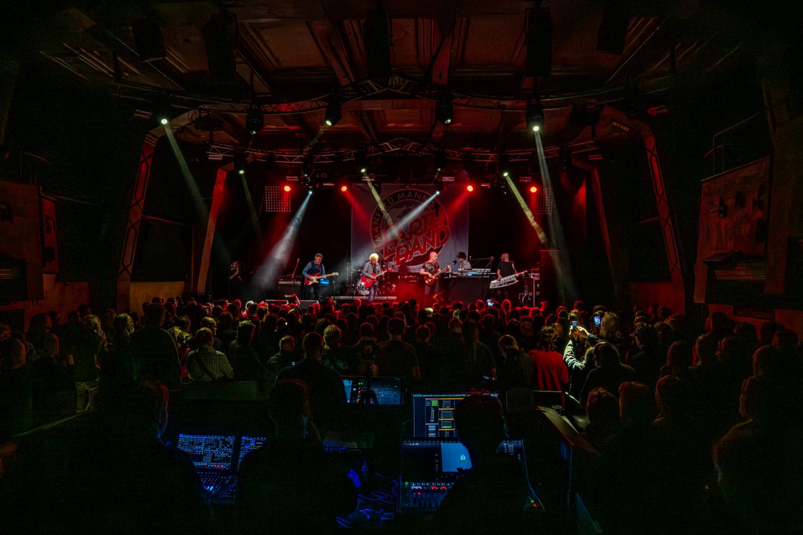 Manfred Mann's Earth Band po jedenácti letech zpátky v Česku. Kapela vyprodala Roxy v Praze