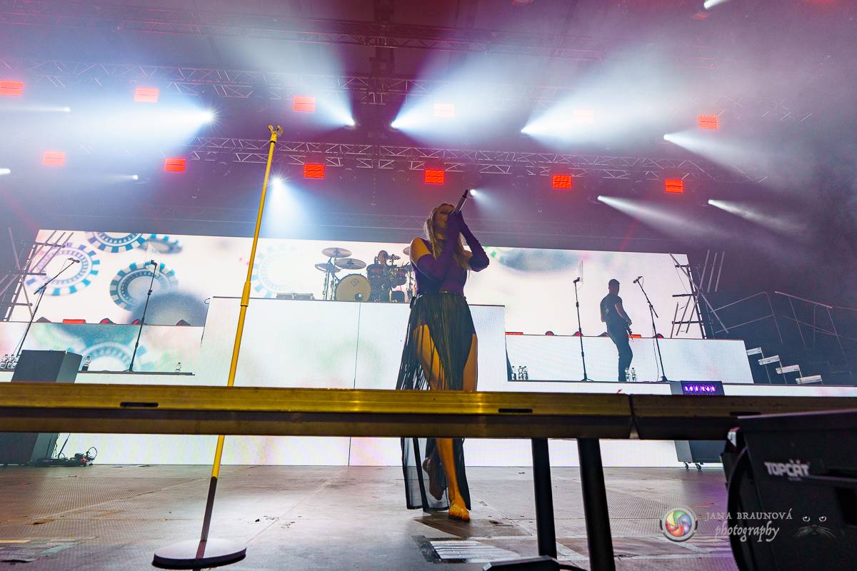 Jamaron si splnili sen. Ve Foru Karlín předvedli energickou show plnou ohňů, vzpomínali i na zesnulého Filipa Karlíka