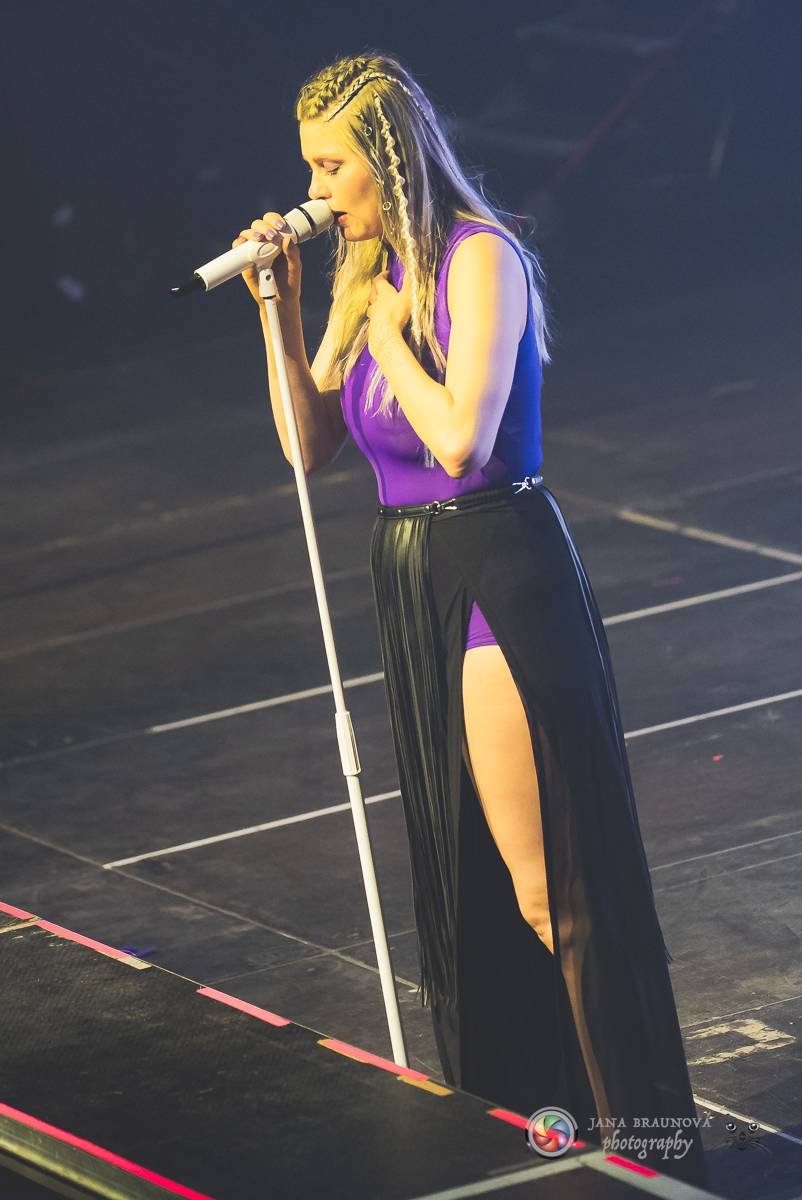 Jamaron si splnili sen. Ve Foru Karlín předvedli energickou show plnou ohňů, vzpomínali i na zesnulého Filipa Karlíka