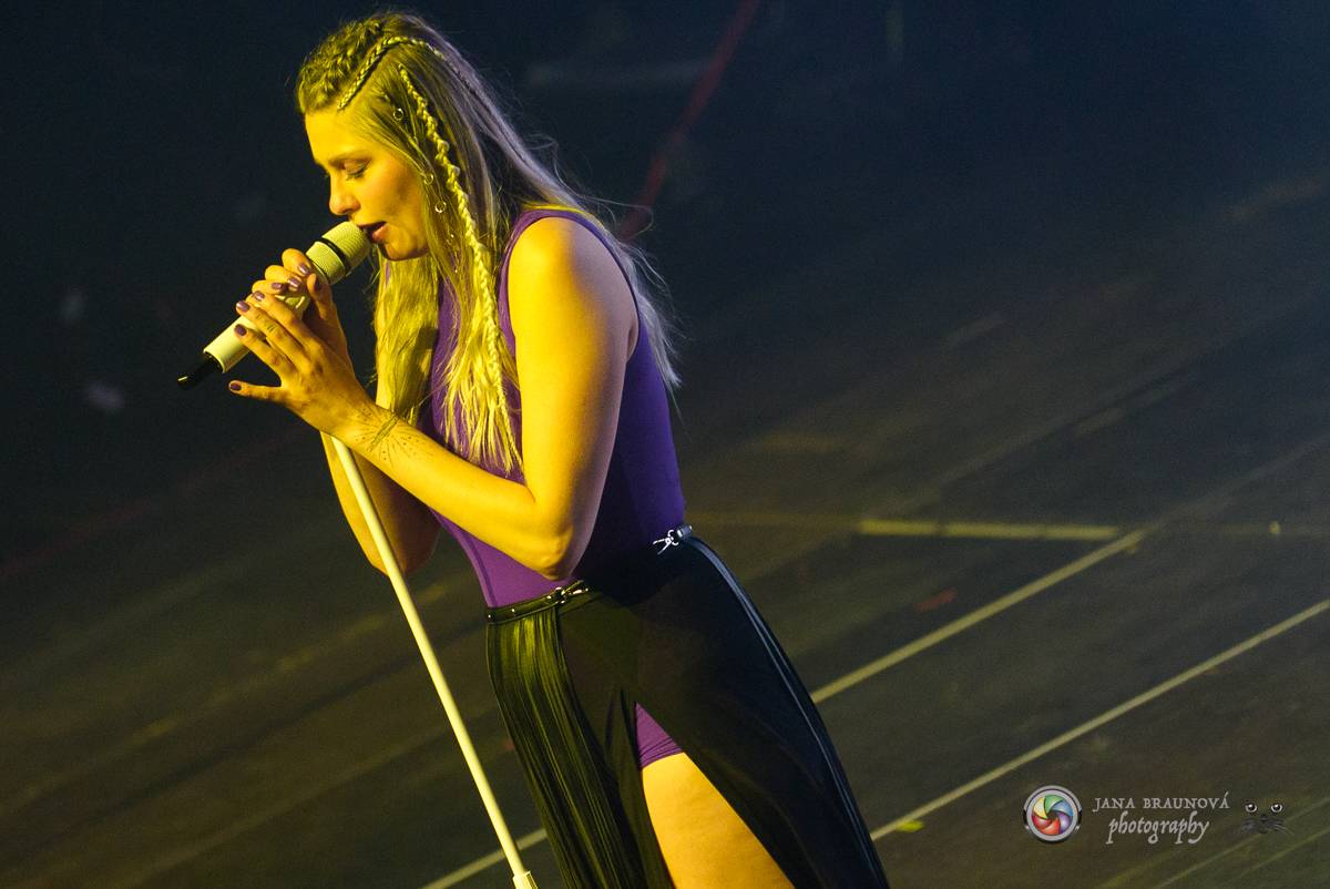 Jamaron si splnili sen. Ve Foru Karlín předvedli energickou show plnou ohňů, vzpomínali i na zesnulého Filipa Karlíka