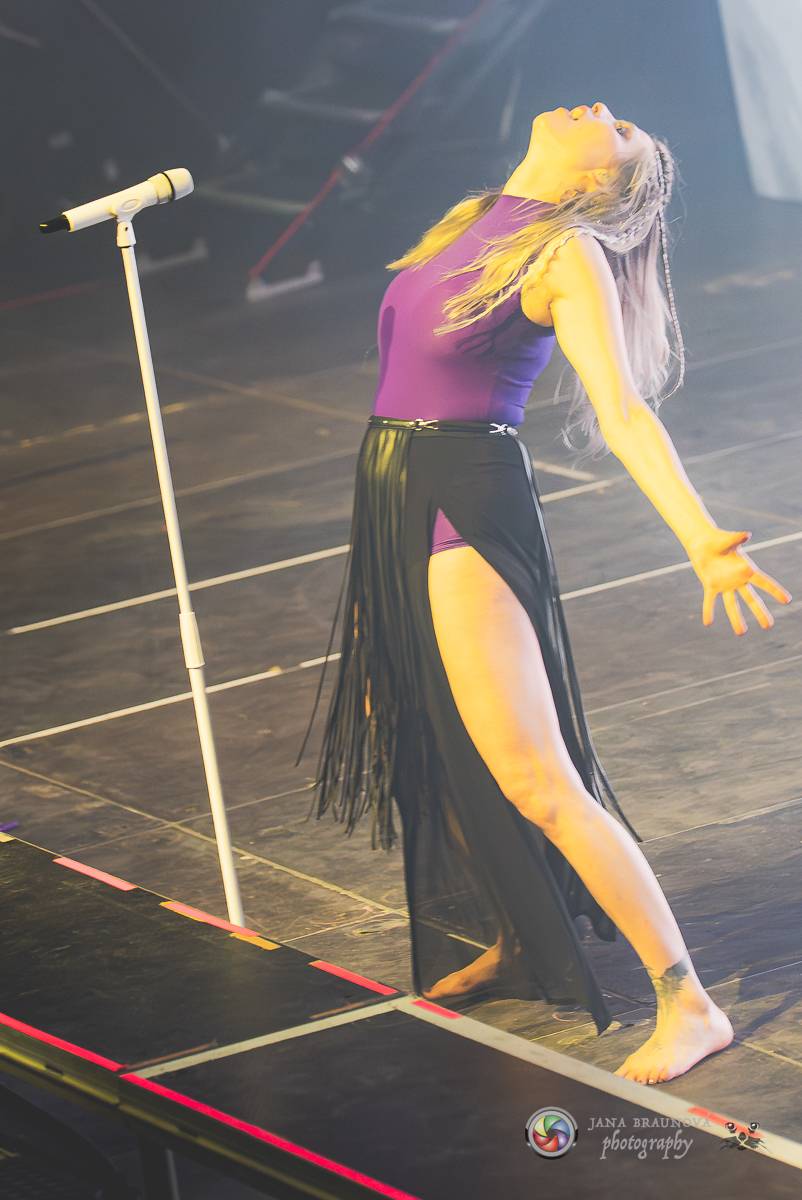 Jamaron si splnili sen. Ve Foru Karlín předvedli energickou show plnou ohňů, vzpomínali i na zesnulého Filipa Karlíka