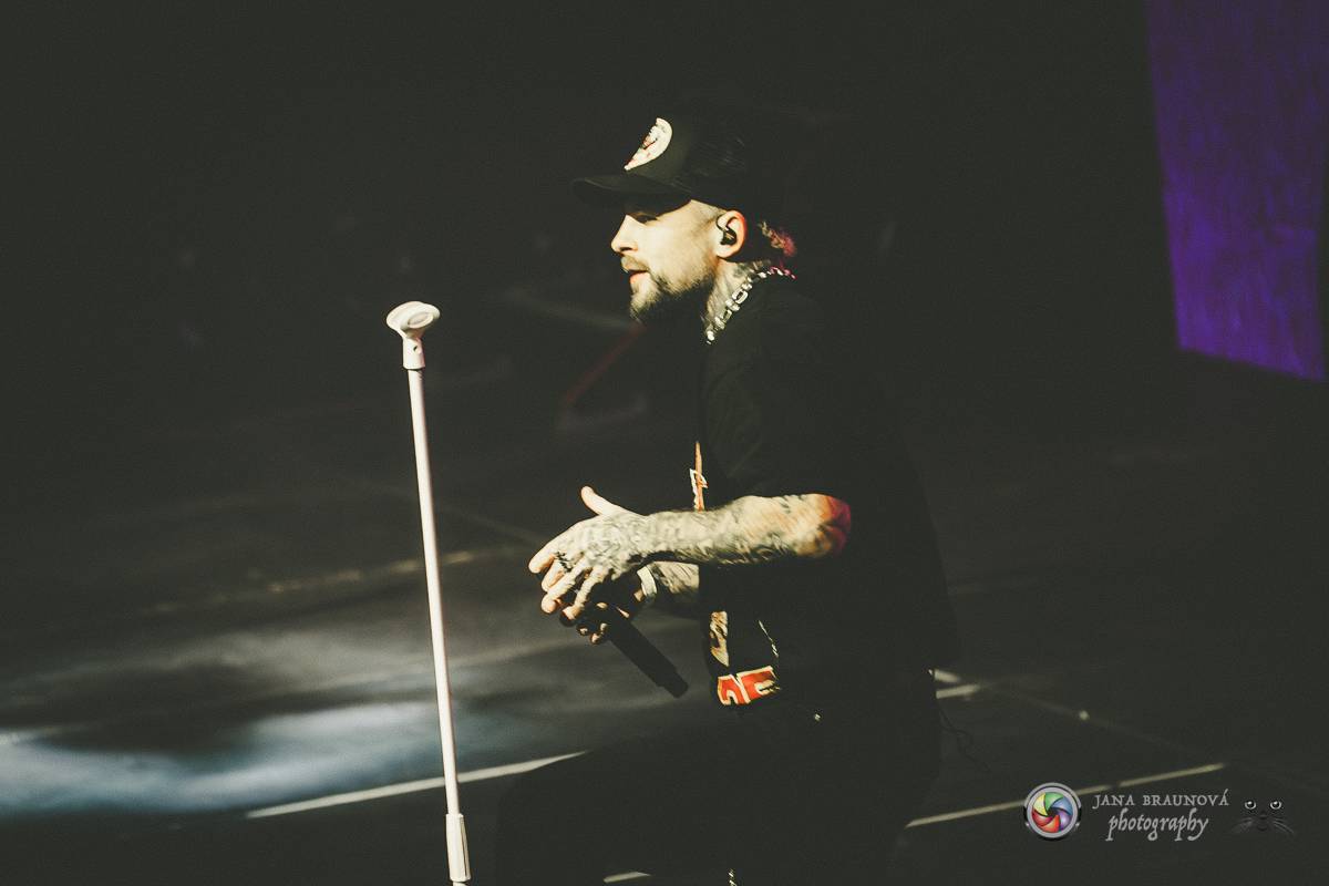 Jamaron si splnili sen. Ve Foru Karlín předvedli energickou show plnou ohňů, vzpomínali i na zesnulého Filipa Karlíka