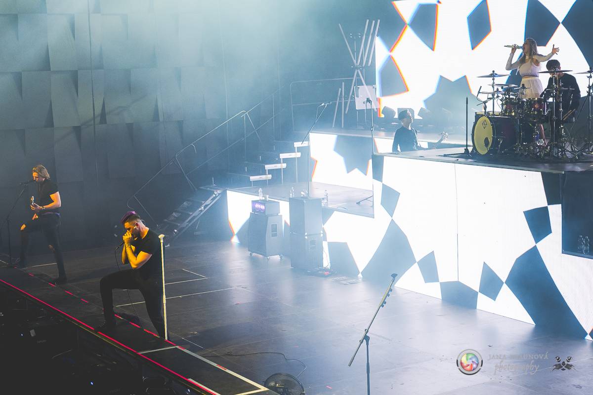 Jamaron si splnili sen. Ve Foru Karlín předvedli energickou show plnou ohňů, vzpomínali i na zesnulého Filipa Karlíka