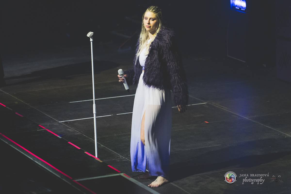 Jamaron si splnili sen. Ve Foru Karlín předvedli energickou show plnou ohňů, vzpomínali i na zesnulého Filipa Karlíka