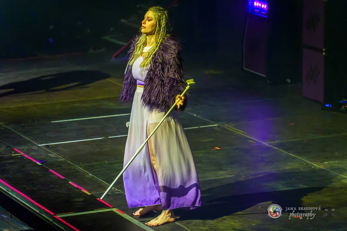 Jamaron si splnili sen. Ve Foru Karlín předvedli energickou show plnou ohňů, vzpomínali i na zesnulého Filipa Karlíka