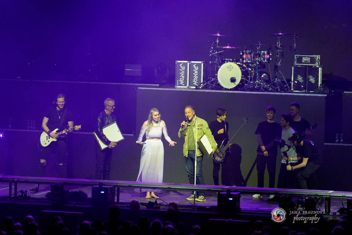 Jamaron si splnili sen. Ve Foru Karlín předvedli energickou show plnou ohňů, vzpomínali i na zesnulého Filipa Karlíka