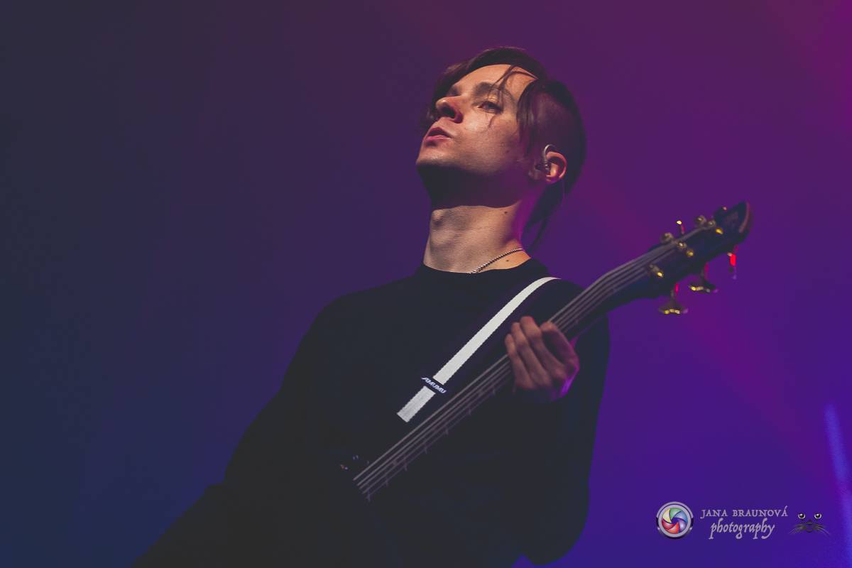 Jamaron si splnili sen. Ve Foru Karlín předvedli energickou show plnou ohňů, vzpomínali i na zesnulého Filipa Karlíka