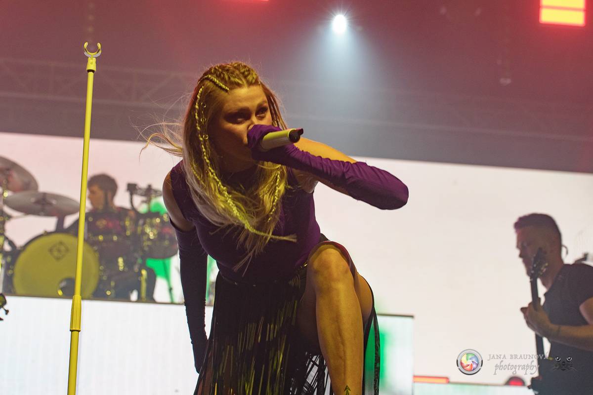 Jamaron si splnili sen. Ve Foru Karlín předvedli energickou show plnou ohňů, vzpomínali i na zesnulého Filipa Karlíka