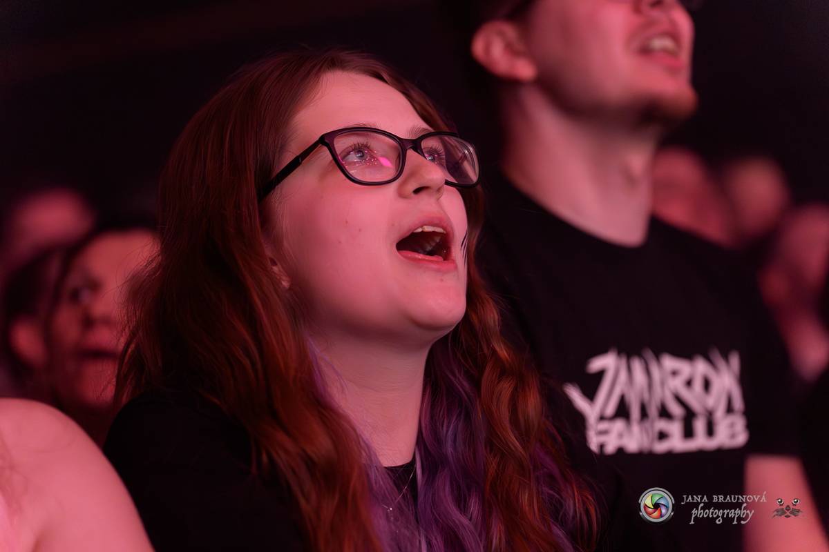 Jamaron si splnili sen. Ve Foru Karlín předvedli energickou show plnou ohňů, vzpomínali i na zesnulého Filipa Karlíka