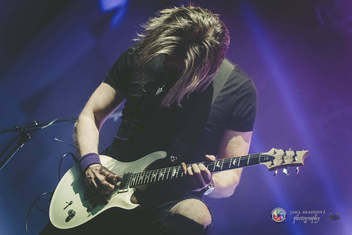 Jamaron si splnili sen. Ve Foru Karlín předvedli energickou show plnou ohňů, vzpomínali i na zesnulého Filipa Karlíka