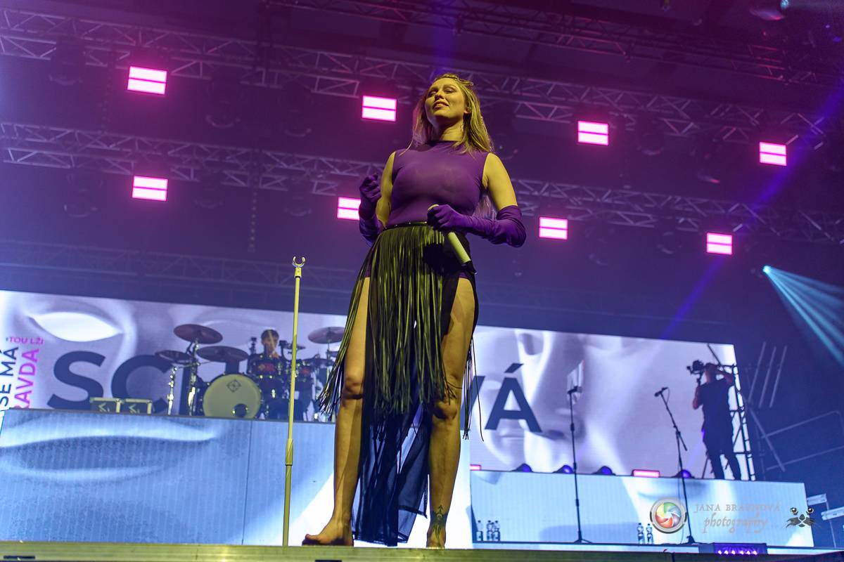 Jamaron si splnili sen. Ve Foru Karlín předvedli energickou show plnou ohňů, vzpomínali i na zesnulého Filipa Karlíka