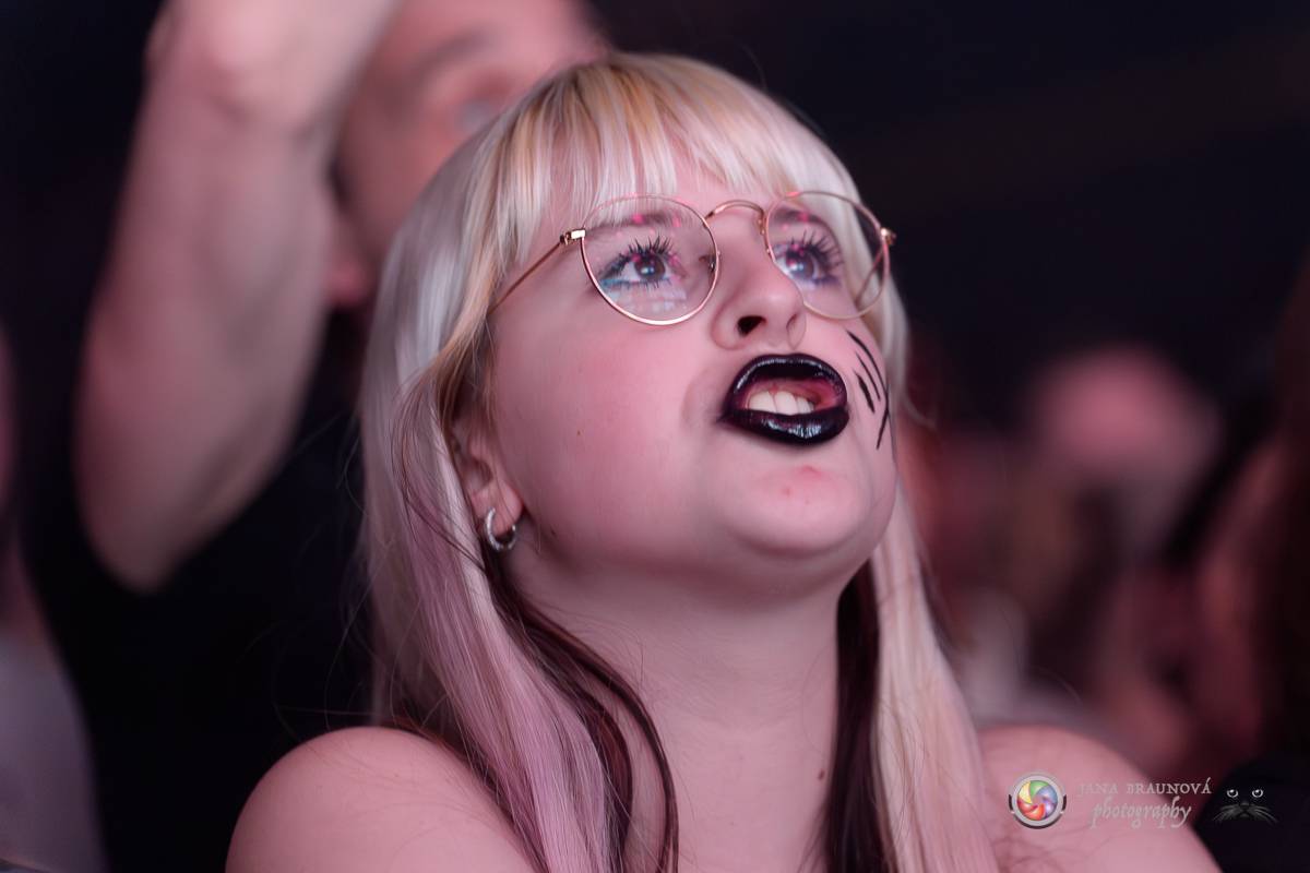 Jamaron si splnili sen. Ve Foru Karlín předvedli energickou show plnou ohňů, vzpomínali i na zesnulého Filipa Karlíka