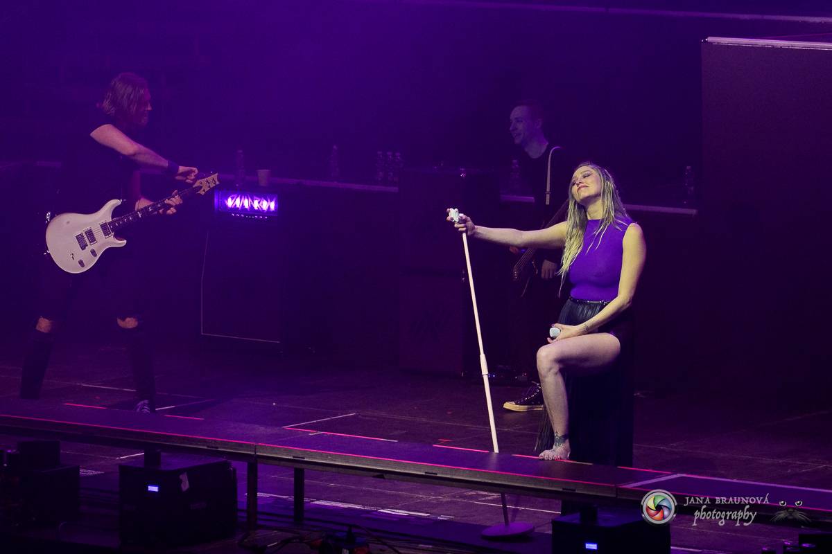 Jamaron si splnili sen. Ve Foru Karlín předvedli energickou show plnou ohňů, vzpomínali i na zesnulého Filipa Karlíka