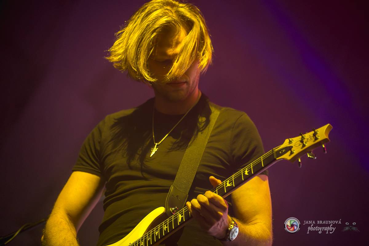 Jamaron si splnili sen. Ve Foru Karlín předvedli energickou show plnou ohňů, vzpomínali i na zesnulého Filipa Karlíka