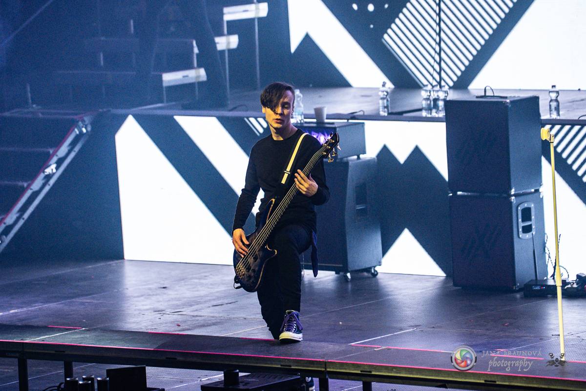 Jamaron si splnili sen. Ve Foru Karlín předvedli energickou show plnou ohňů, vzpomínali i na zesnulého Filipa Karlíka