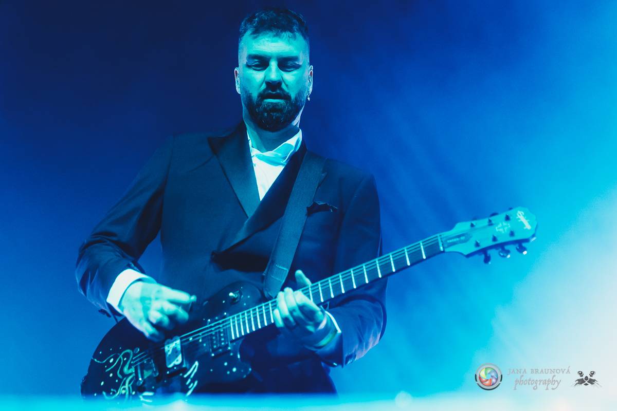 Jamaron si splnili sen. Ve Foru Karlín předvedli energickou show plnou ohňů, vzpomínali i na zesnulého Filipa Karlíka