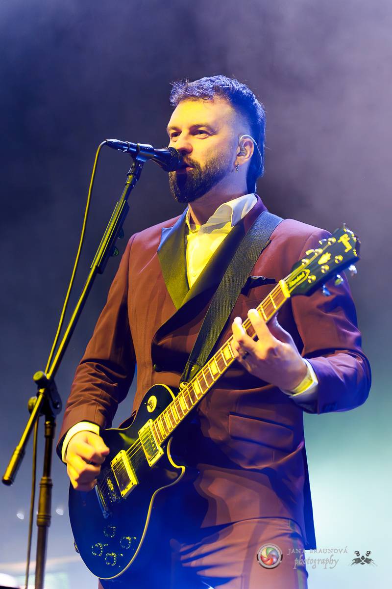 Jamaron si splnili sen. Ve Foru Karlín předvedli energickou show plnou ohňů, vzpomínali i na zesnulého Filipa Karlíka