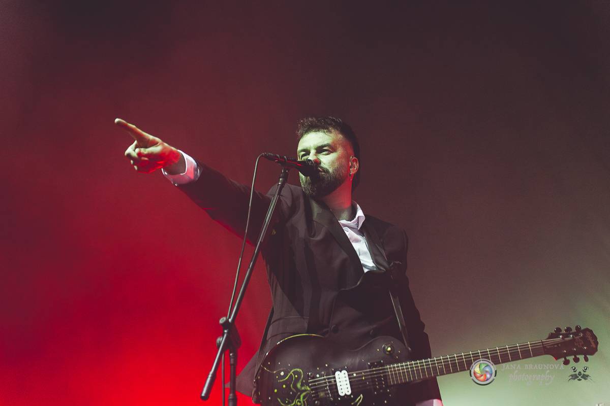 Jamaron si splnili sen. Ve Foru Karlín předvedli energickou show plnou ohňů, vzpomínali i na zesnulého Filipa Karlíka