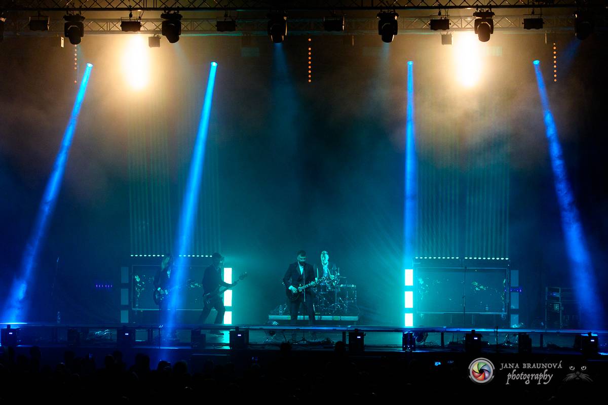 Jamaron si splnili sen. Ve Foru Karlín předvedli energickou show plnou ohňů, vzpomínali i na zesnulého Filipa Karlíka