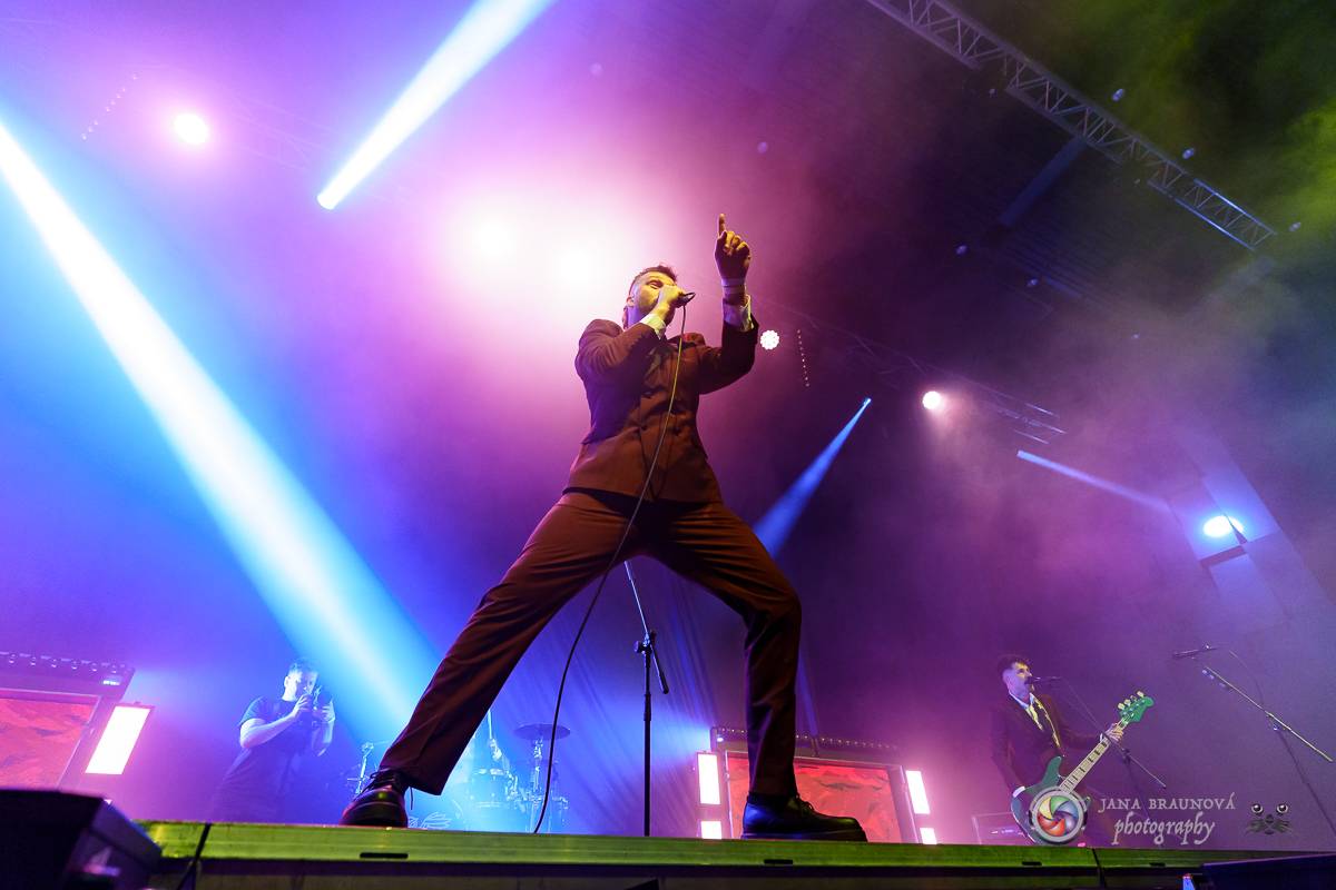 Jamaron si splnili sen. Ve Foru Karlín předvedli energickou show plnou ohňů, vzpomínali i na zesnulého Filipa Karlíka