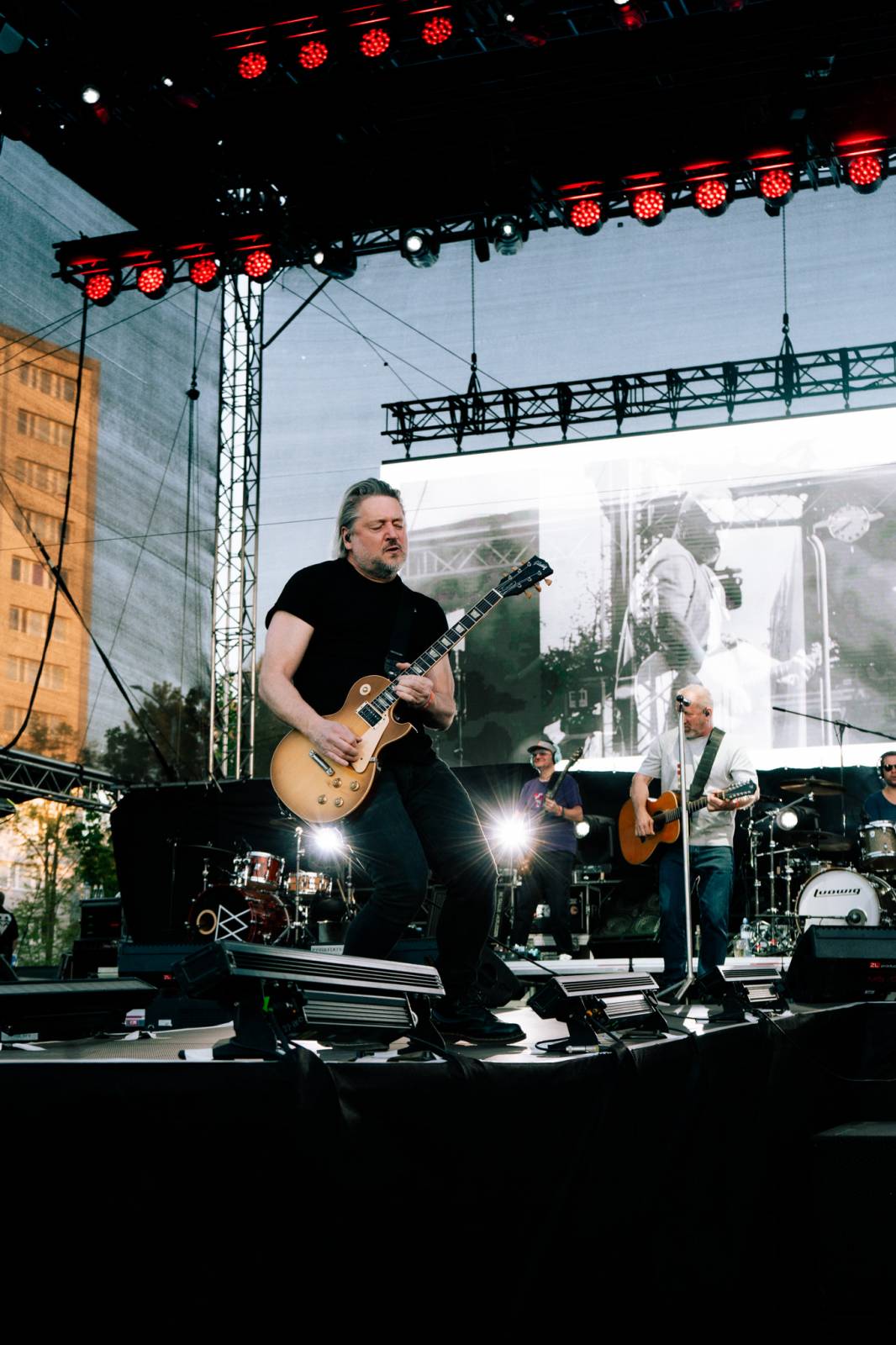 Majáles přivezl do Hradce Králové Chinaski i Calina. Na dvou pódiích se vystřídali také Ben Cristovao či temné alter ego Viktora Sheena