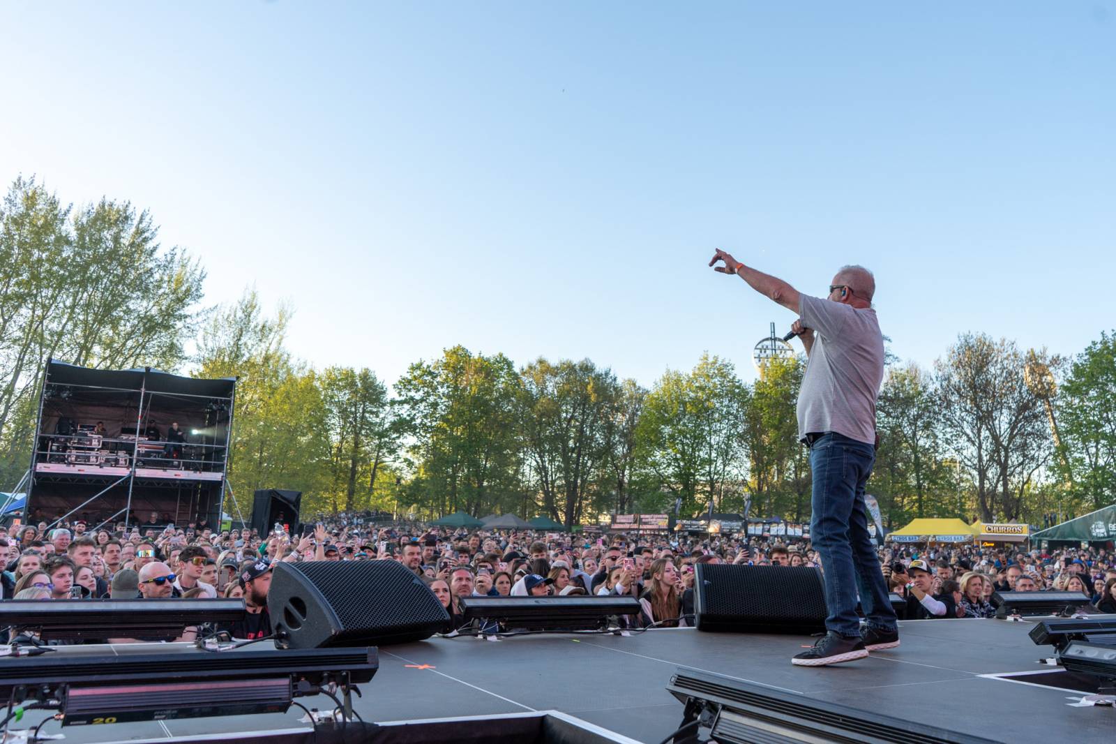 Majáles přivezl do Hradce Králové Chinaski i Calina. Na dvou pódiích se vystřídali také Ben Cristovao či temné alter ego Viktora Sheena