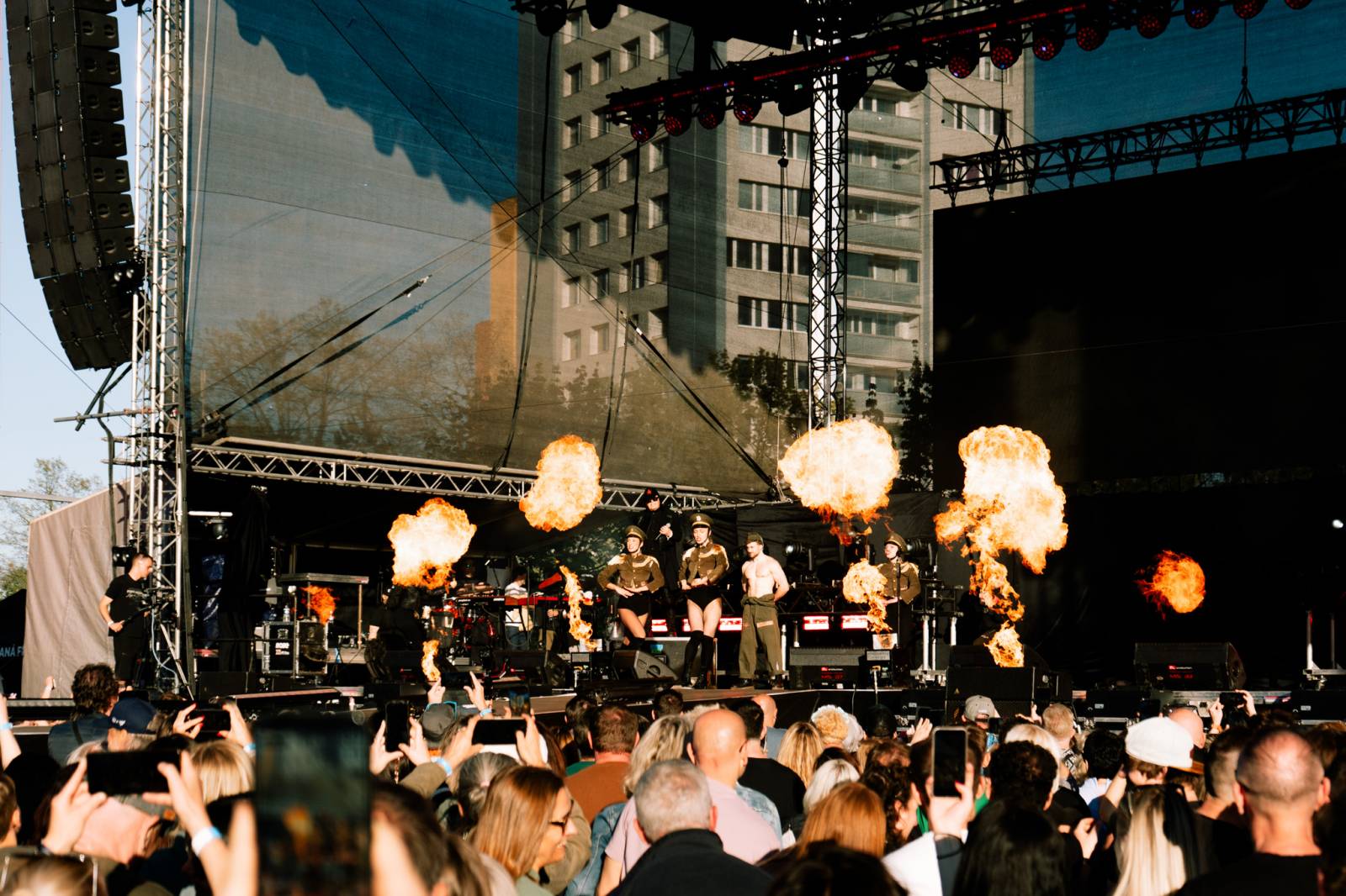 Majáles přivezl do Hradce Králové Chinaski i Calina. Na dvou pódiích se vystřídali také Ben Cristovao či temné alter ego Viktora Sheena