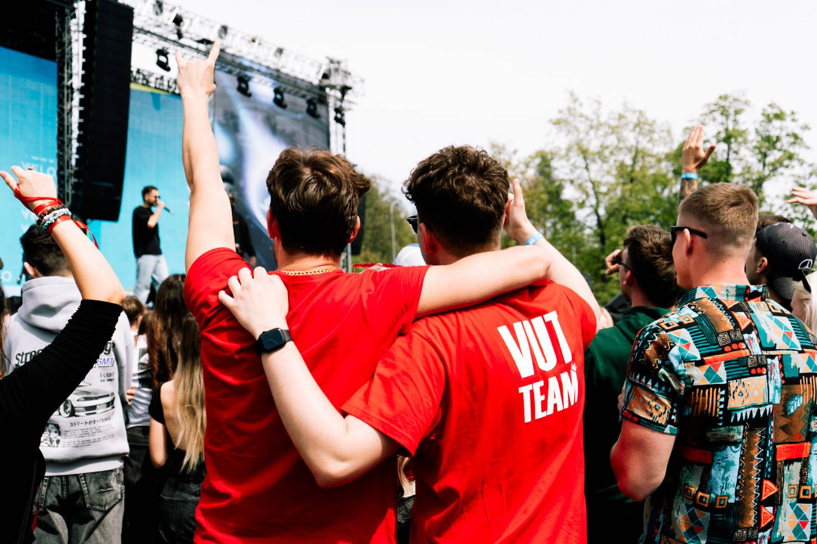 Majáles přivezl do Hradce Králové Chinaski i Calina. Na dvou pódiích se vystřídali také Ben Cristovao či temné alter ego Viktora Sheena