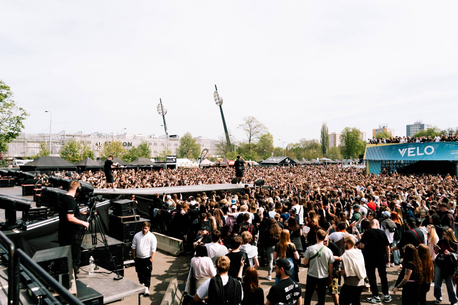 Majáles přivezl do Hradce Králové Chinaski i Calina. Na dvou pódiích se vystřídali také Ben Cristovao či temné alter ego Viktora Sheena