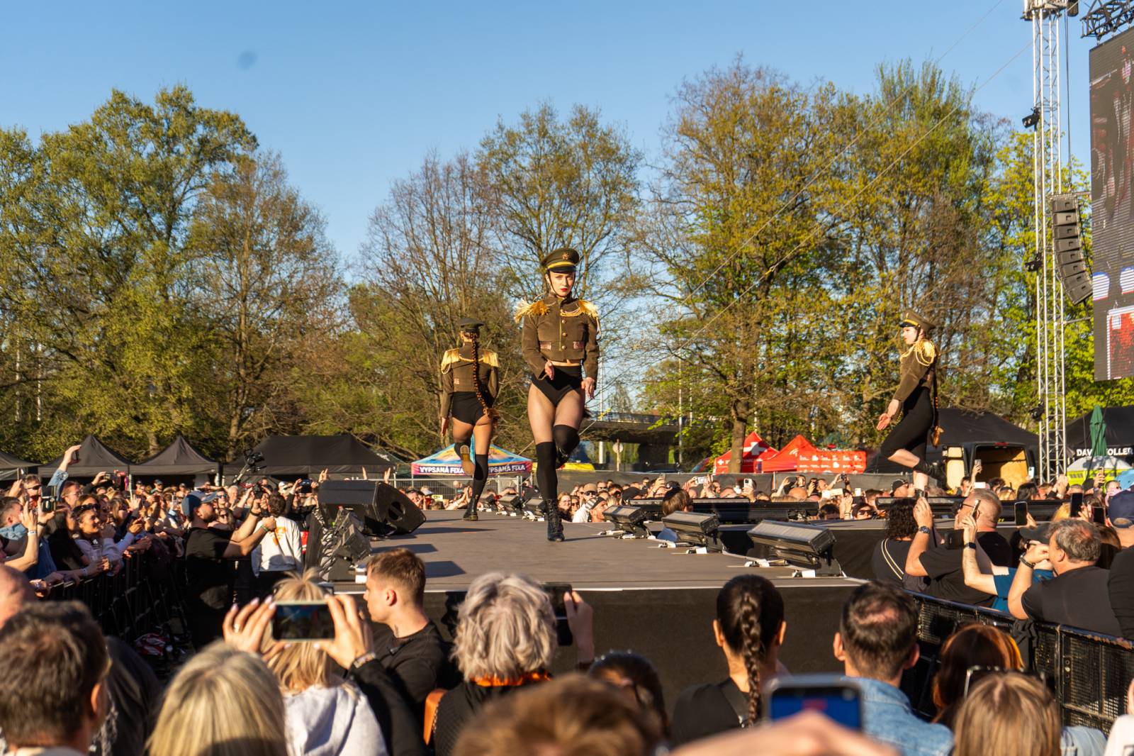 Majáles přivezl do Hradce Králové Chinaski i Calina. Na dvou pódiích se vystřídali také Ben Cristovao či temné alter ego Viktora Sheena