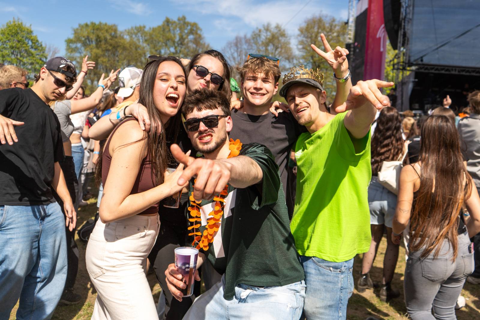 Majáles přivezl do Hradce Králové Chinaski i Calina. Na dvou pódiích se vystřídali také Ben Cristovao či temné alter ego Viktora Sheena