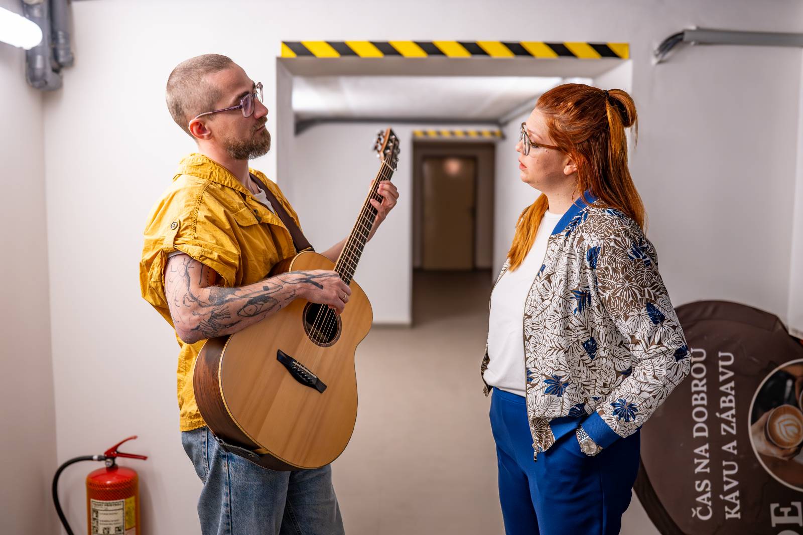 Diváky talkshow U Aleše na střeše bavili Robert Kodym, Varhan Orchestrovič Bauer i frontman Doctor Victor