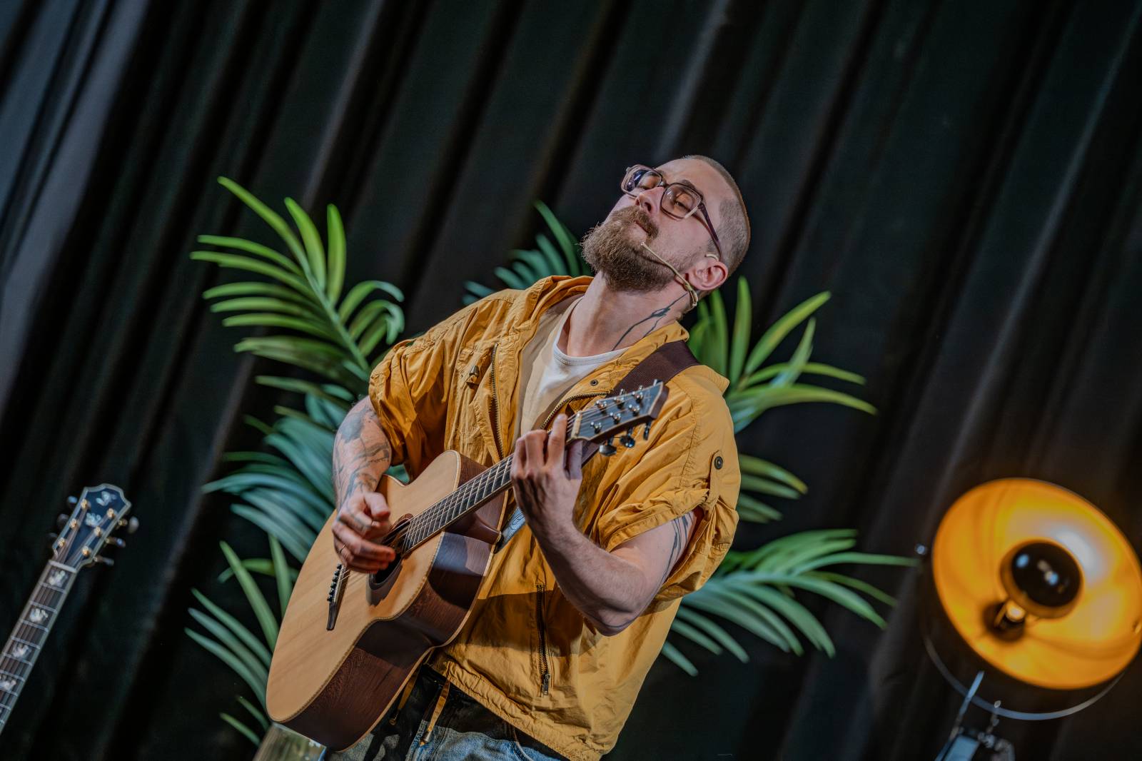 Diváky talkshow U Aleše na střeše bavili Robert Kodym, Varhan Orchestrovič Bauer i frontman Doctor Victor