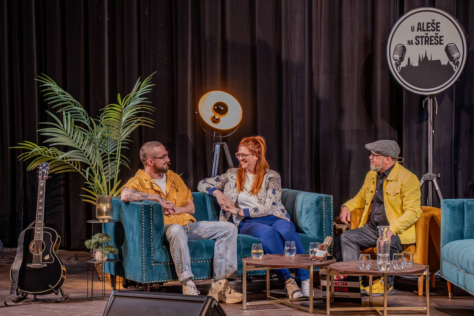 Diváky talkshow U Aleše na střeše bavili Robert Kodym, Varhan Orchestrovič Bauer i frontman Doctor Victor