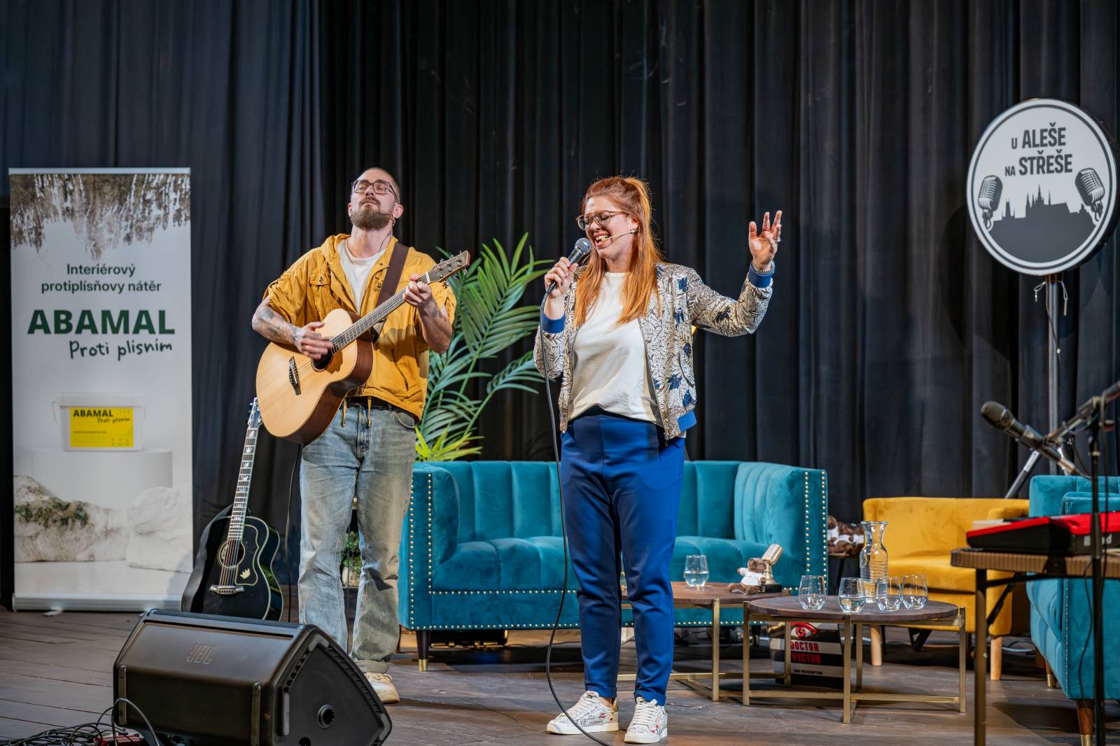 Diváky talkshow U Aleše na střeše bavili Robert Kodym, Varhan Orchestrovič Bauer i frontman Doctor Victor