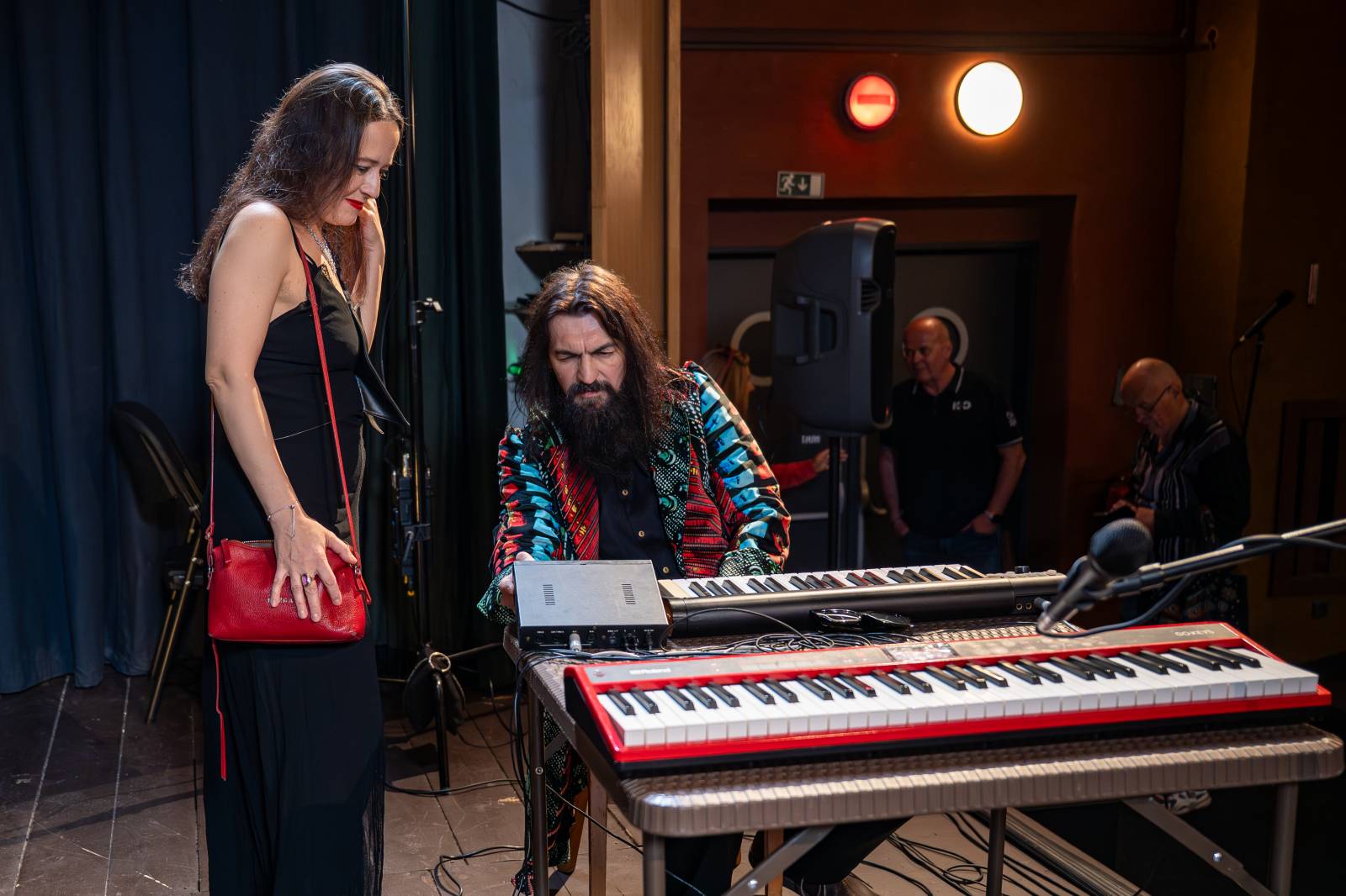 Diváky talkshow U Aleše na střeše bavili Robert Kodym, Varhan Orchestrovič Bauer i frontman Doctor Victor