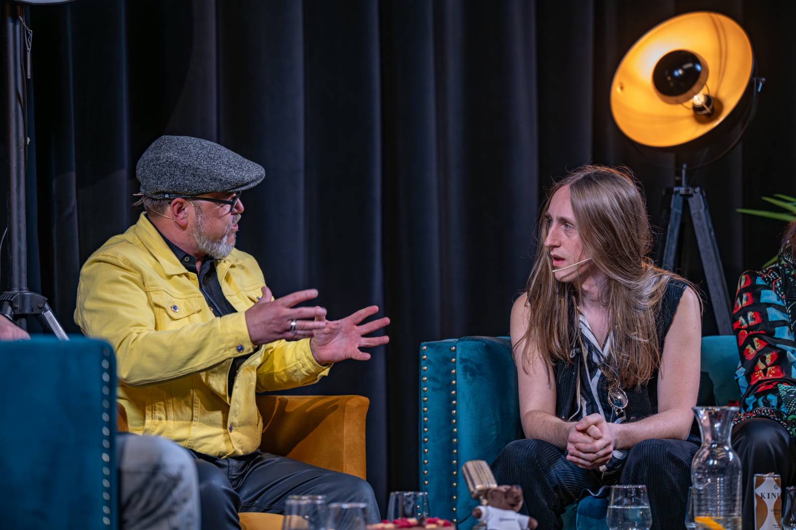 Diváky talkshow U Aleše na střeše bavili Robert Kodym, Varhan Orchestrovič Bauer i frontman Doctor Victor