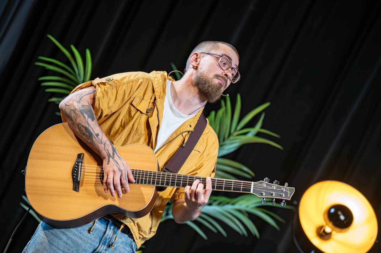 Diváky talkshow U Aleše na střeše bavili Robert Kodym, Varhan Orchestrovič Bauer i frontman Doctor Victor