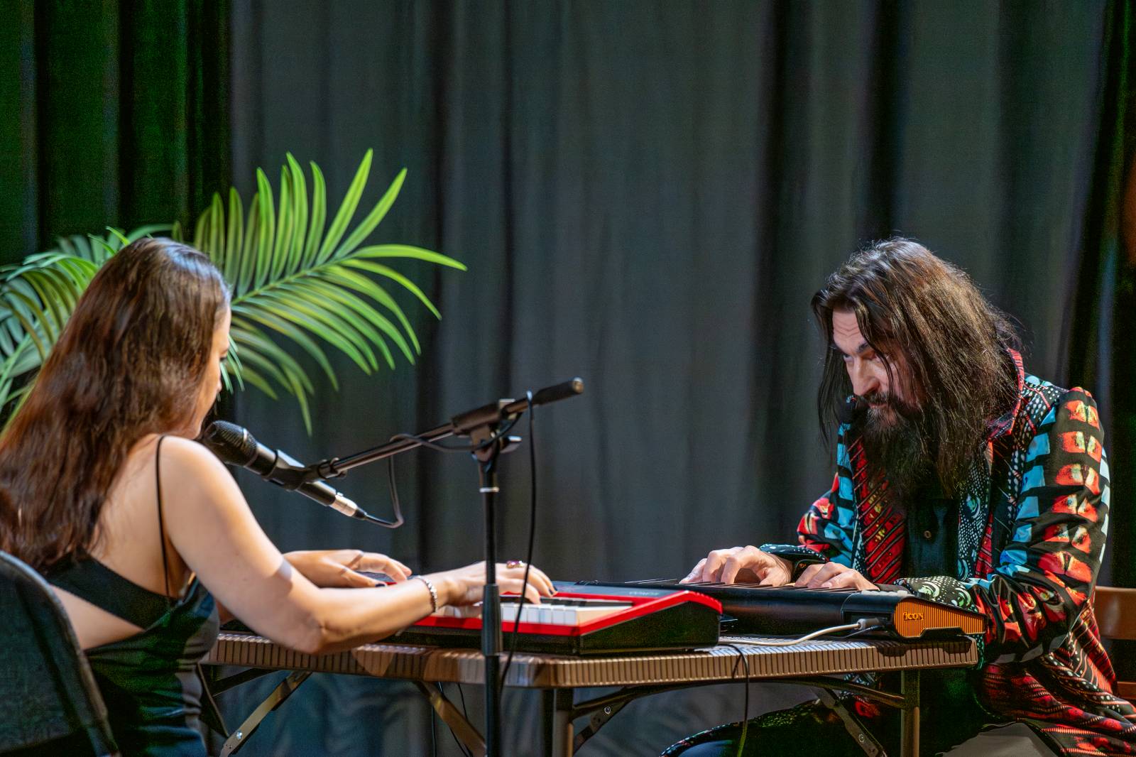 Diváky talkshow U Aleše na střeše bavili Robert Kodym, Varhan Orchestrovič Bauer i frontman Doctor Victor