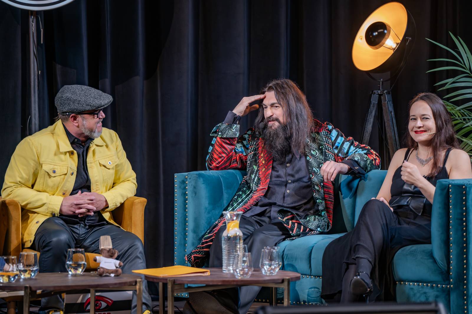 Diváky talkshow U Aleše na střeše bavili Robert Kodym, Varhan Orchestrovič Bauer i frontman Doctor Victor