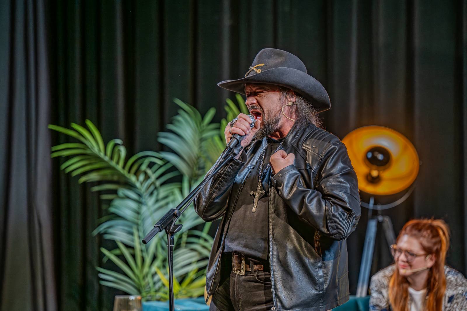 Diváky talkshow U Aleše na střeše bavili Robert Kodym, Varhan Orchestrovič Bauer i frontman Doctor Victor