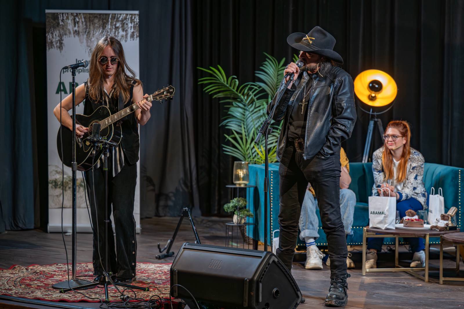 Diváky talkshow U Aleše na střeše bavili Robert Kodym, Varhan Orchestrovič Bauer i frontman Doctor Victor