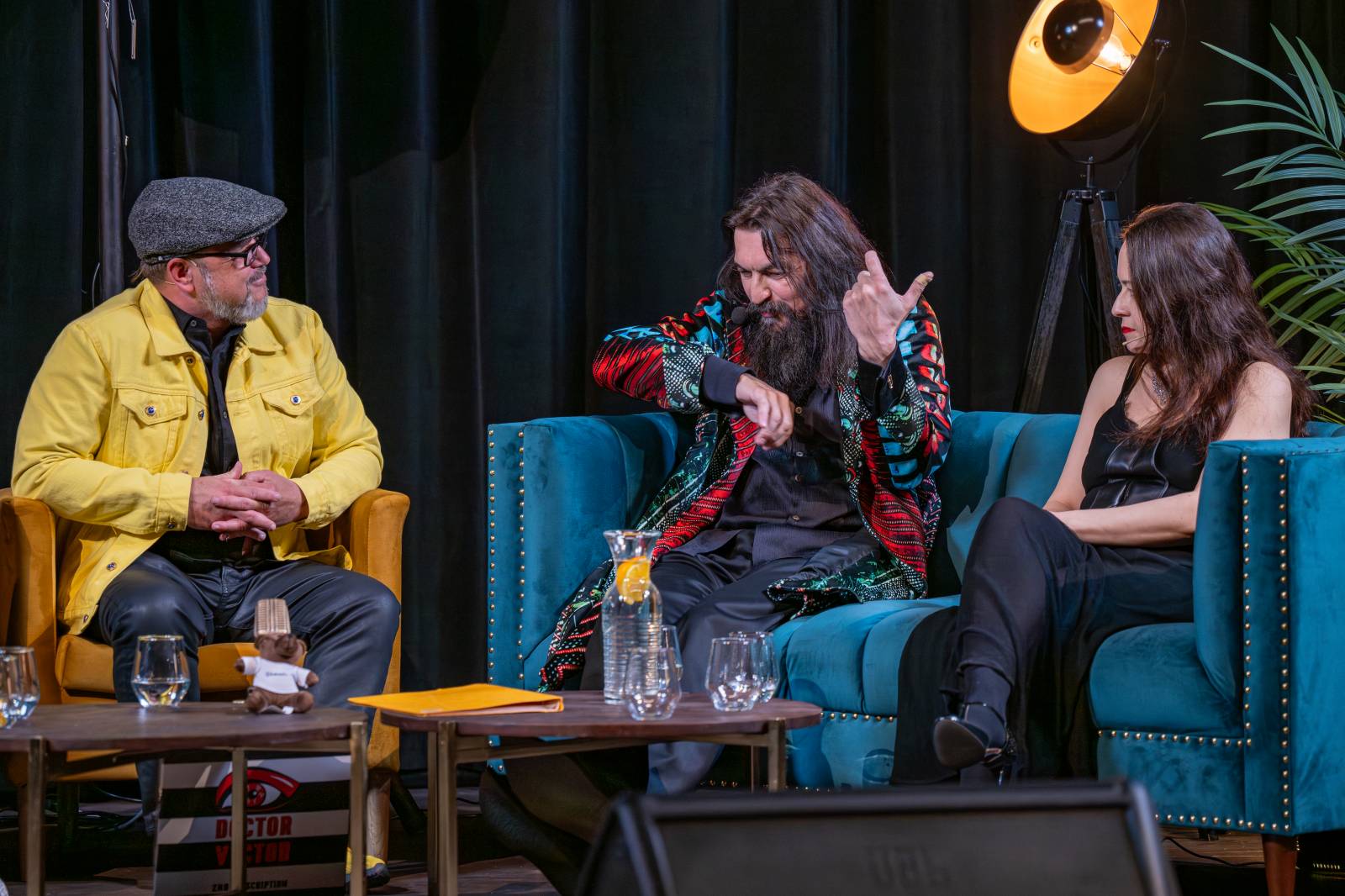 Diváky talkshow U Aleše na střeše bavili Robert Kodym, Varhan Orchestrovič Bauer i frontman Doctor Victor