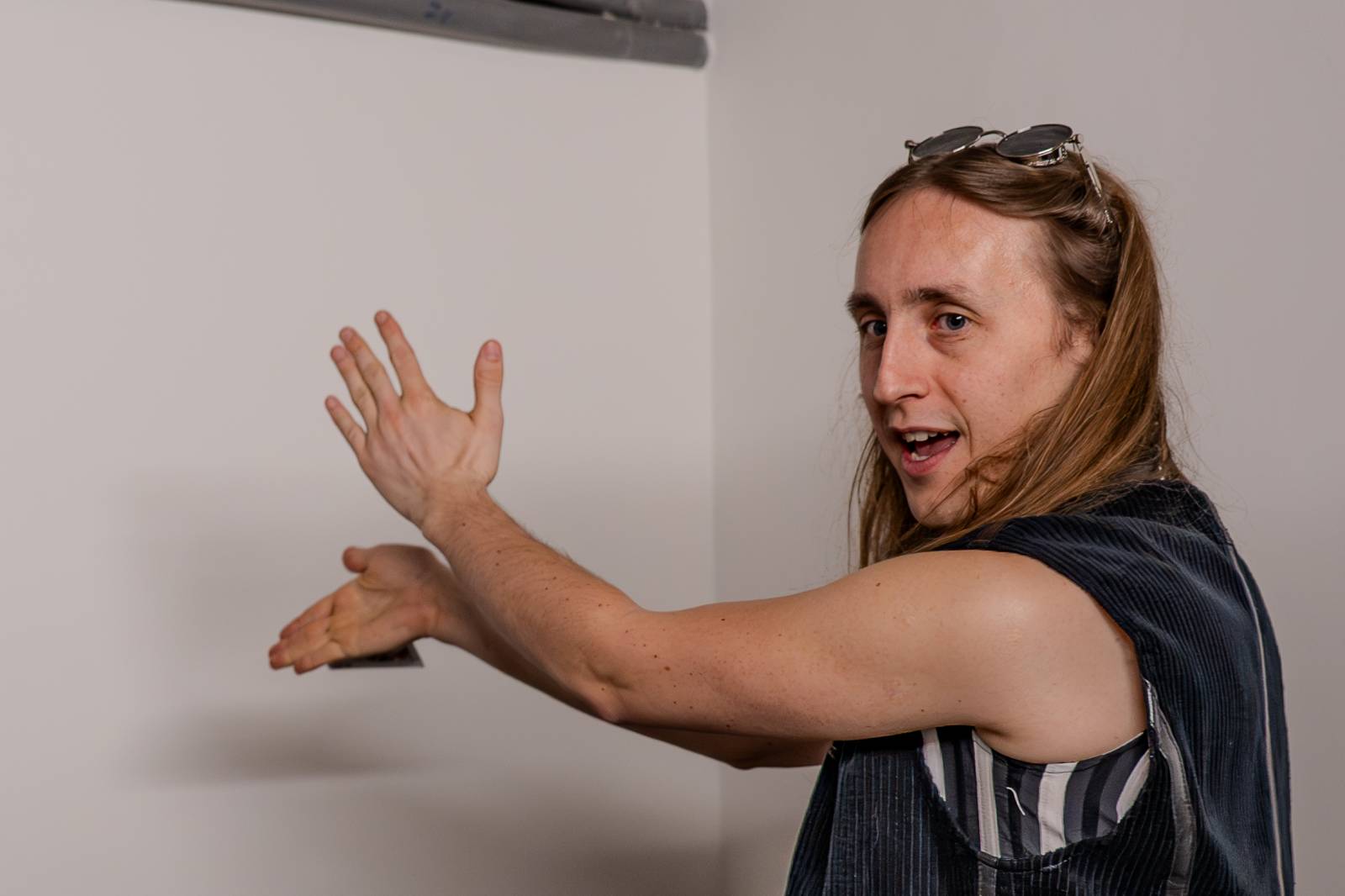 Diváky talkshow U Aleše na střeše bavili Robert Kodym, Varhan Orchestrovič Bauer i frontman Doctor Victor